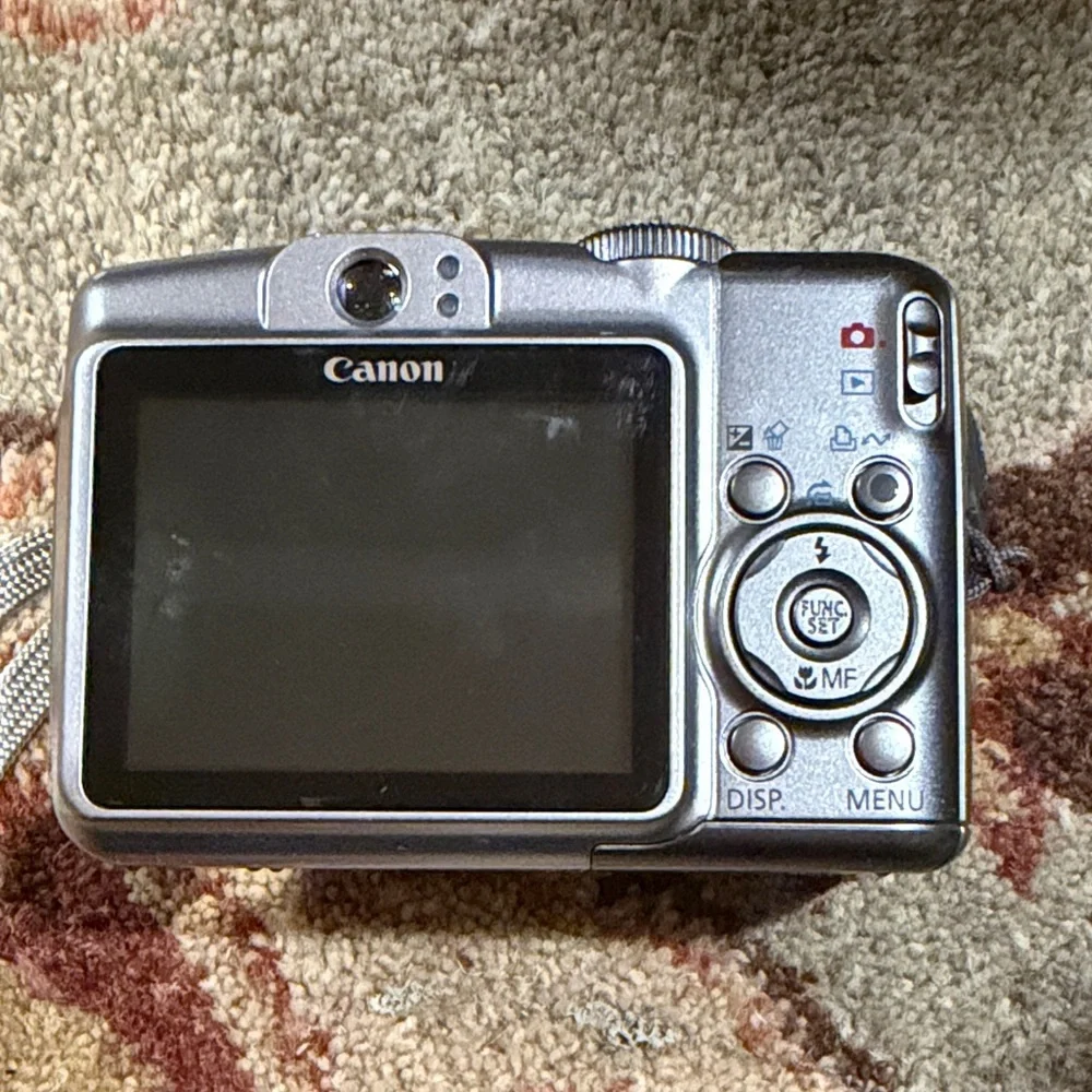 Canon powershot A720 IS. 8.0 mega pixels, 6x optical zoom